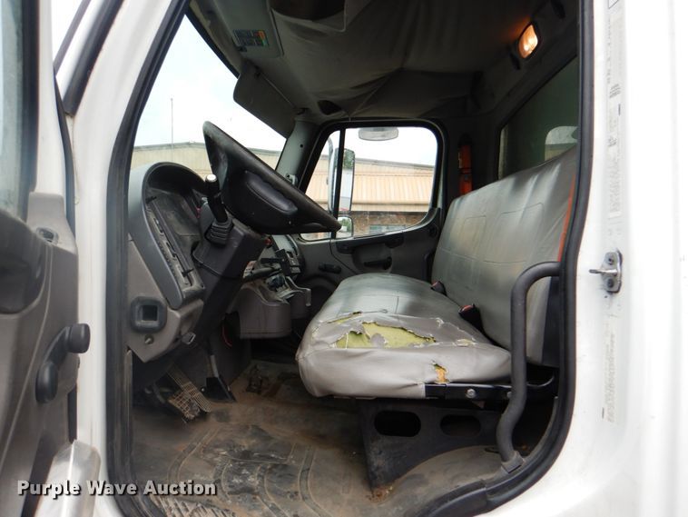 image for item DM3811 2008 Freightliner Business Class M2  refrigerated truck