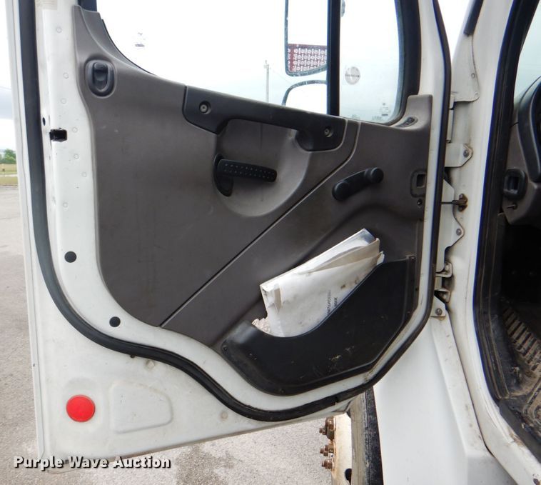 image for item DM3811 2008 Freightliner Business Class M2  refrigerated truck