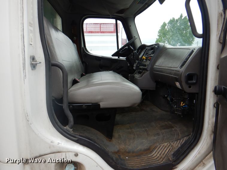 image for item DM3811 2008 Freightliner Business Class M2  refrigerated truck