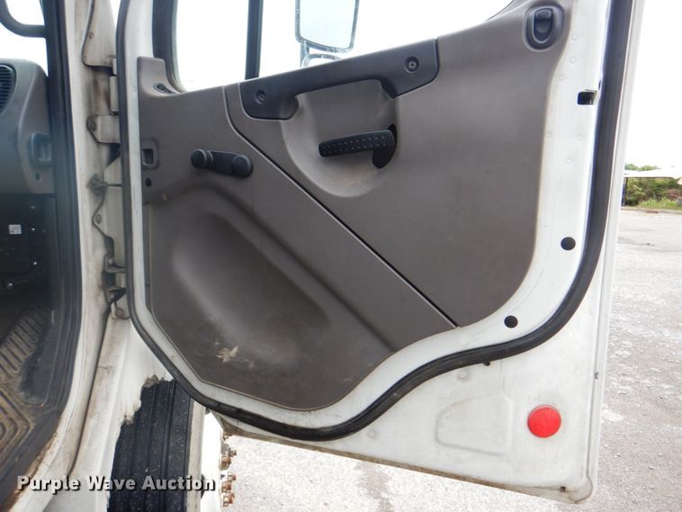 image for item DM3811 2008 Freightliner Business Class M2  refrigerated truck