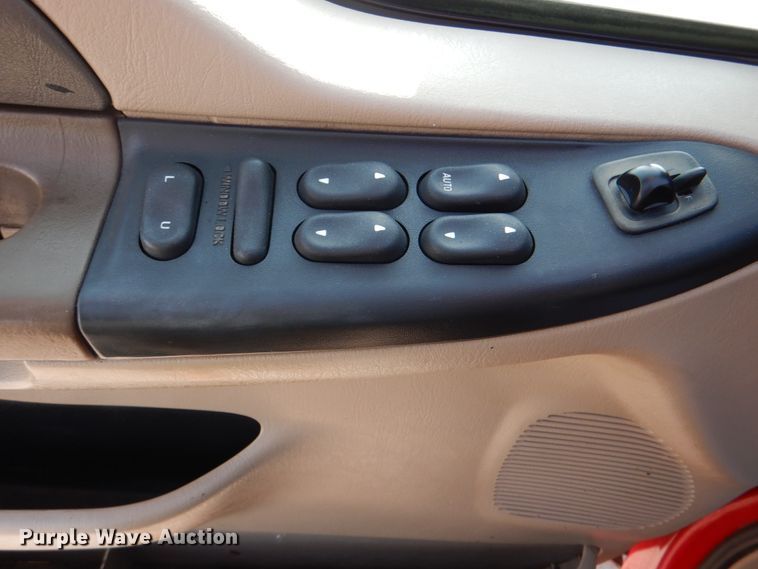 image for item DM3822 2000 Ford F450 Super Duty  flatbed truck