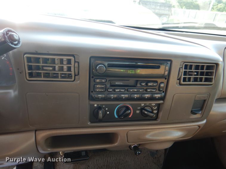 image for item DM3822 2000 Ford F450 Super Duty  flatbed truck