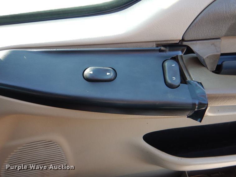 image for item DM3822 2000 Ford F450 Super Duty  flatbed truck