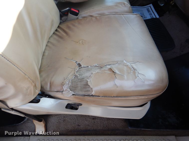 image for item DM3822 2000 Ford F450 Super Duty  flatbed truck