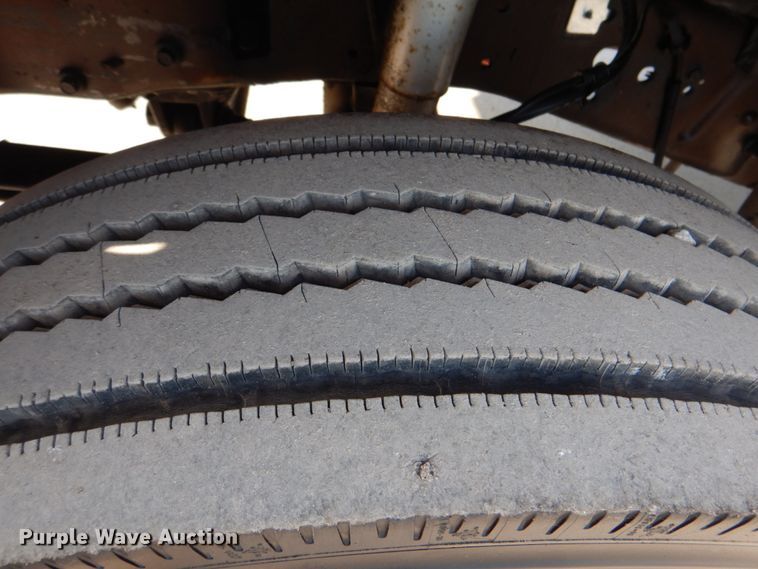 image for item DM3822 2000 Ford F450 Super Duty  flatbed truck