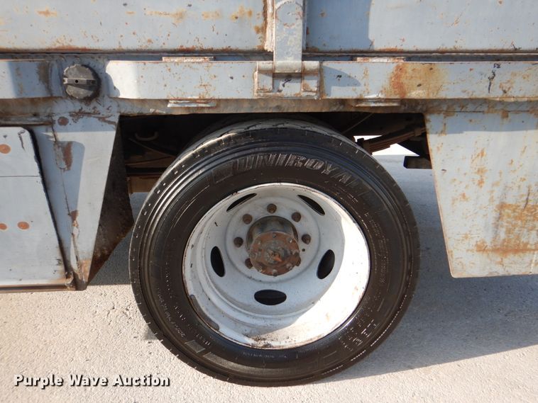 image for item DM3822 2000 Ford F450 Super Duty  flatbed truck