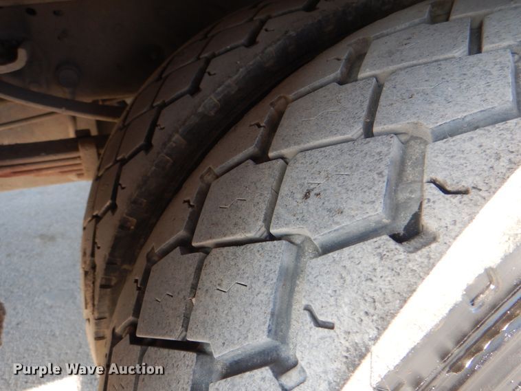 image for item DM3822 2000 Ford F450 Super Duty  flatbed truck