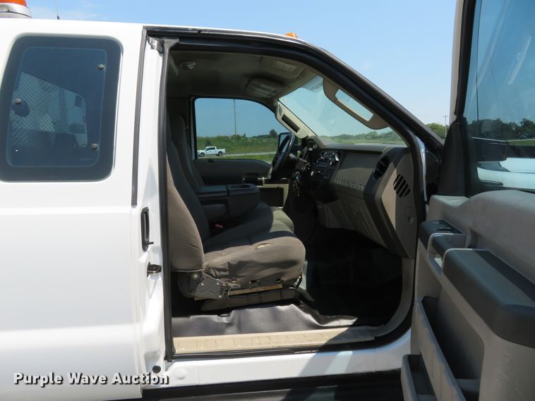 image for item FP9304 2009 Ford F550 Super Duty XL  utility / service truck