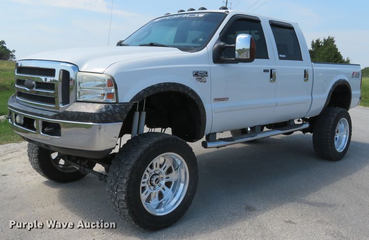 image for item FP9306 2004 Ford F250 Super Duty Lariat  Crew Cab pickup truck