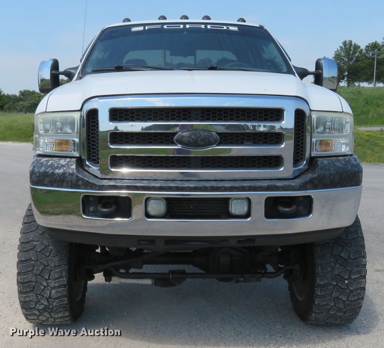 image for item FP9306 2004 Ford F250 Super Duty Lariat  Crew Cab pickup truck