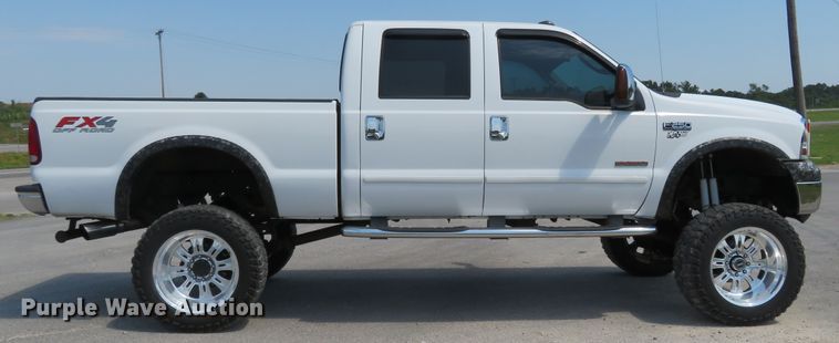 image for item FP9306 2004 Ford F250 Super Duty Lariat  Crew Cab pickup truck