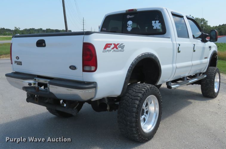 image for item FP9306 2004 Ford F250 Super Duty Lariat  Crew Cab pickup truck