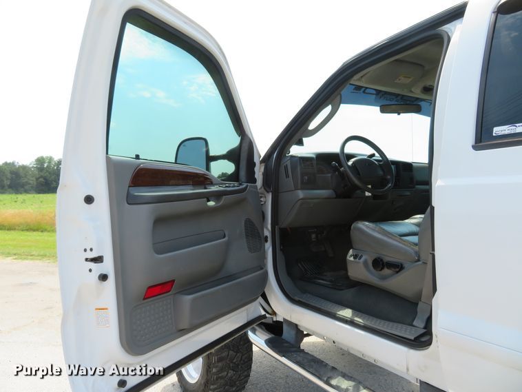 image for item FP9306 2004 Ford F250 Super Duty Lariat  Crew Cab pickup truck