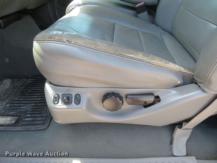 image for item FP9306 2004 Ford F250 Super Duty Lariat  Crew Cab pickup truck