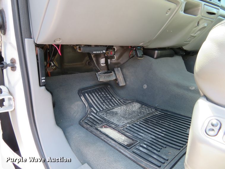 image for item FP9306 2004 Ford F250 Super Duty Lariat  Crew Cab pickup truck