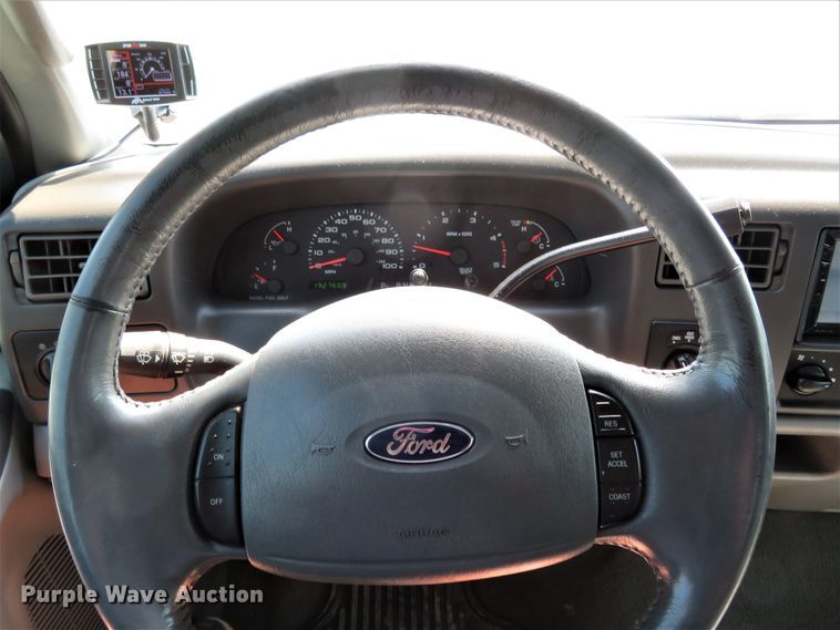 image for item FP9306 2004 Ford F250 Super Duty Lariat  Crew Cab pickup truck