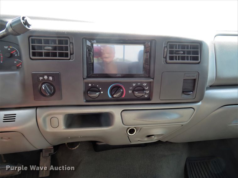 image for item FP9306 2004 Ford F250 Super Duty Lariat  Crew Cab pickup truck