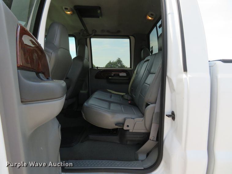 image for item FP9306 2004 Ford F250 Super Duty Lariat  Crew Cab pickup truck