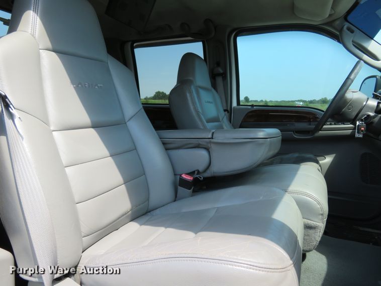 image for item FP9306 2004 Ford F250 Super Duty Lariat  Crew Cab pickup truck