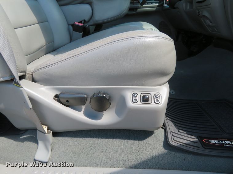 image for item FP9306 2004 Ford F250 Super Duty Lariat  Crew Cab pickup truck