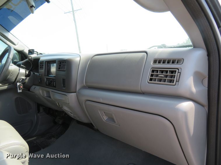 image for item FP9306 2004 Ford F250 Super Duty Lariat  Crew Cab pickup truck