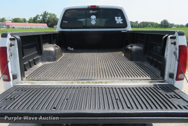 image for item FP9306 2004 Ford F250 Super Duty Lariat  Crew Cab pickup truck