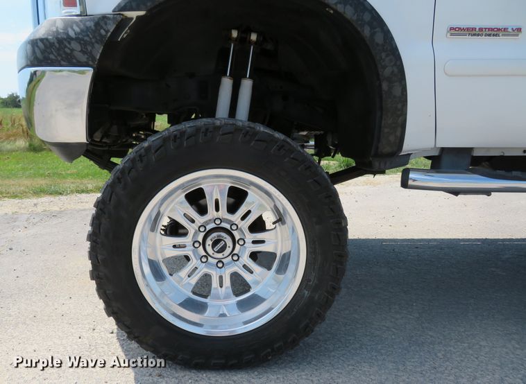 image for item FP9306 2004 Ford F250 Super Duty Lariat  Crew Cab pickup truck