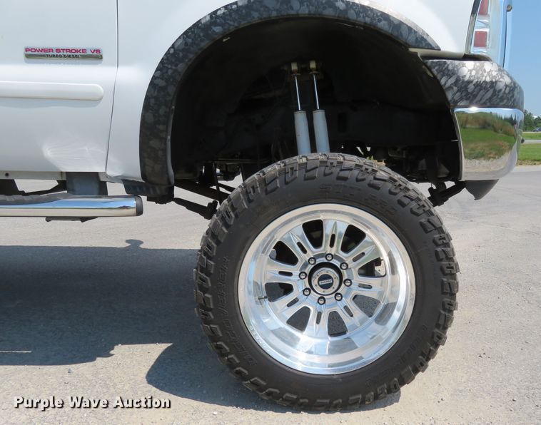 image for item FP9306 2004 Ford F250 Super Duty Lariat  Crew Cab pickup truck