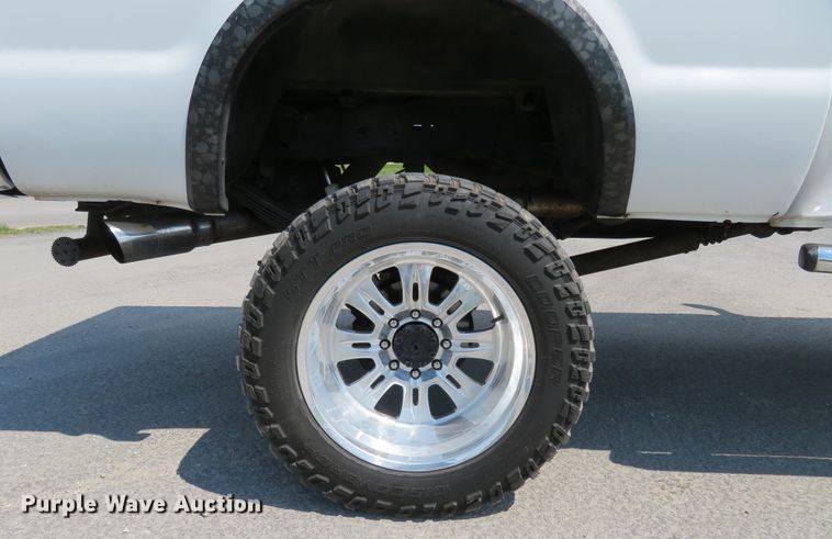 image for item FP9306 2004 Ford F250 Super Duty Lariat  Crew Cab pickup truck