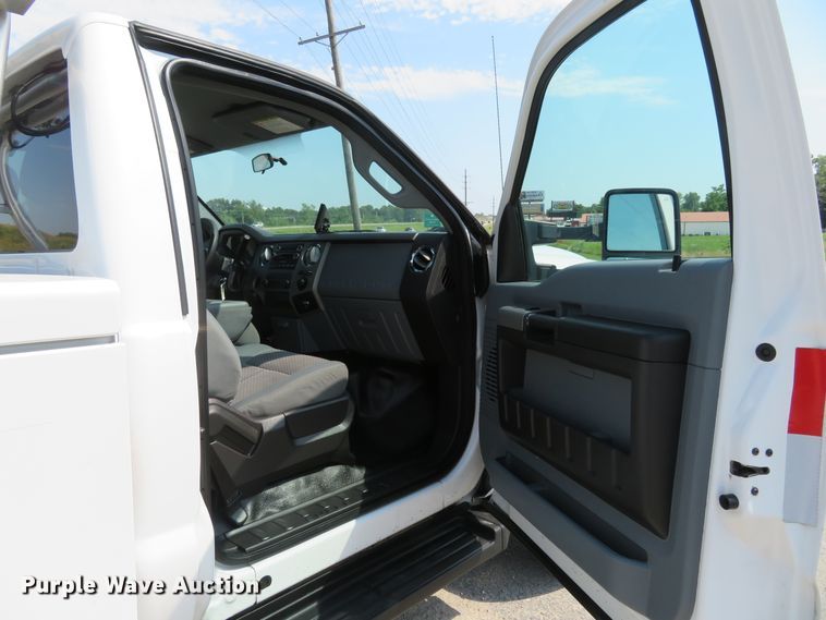 image for item FP9307 2015 Ford F550 Super Duty XLT  tow truck