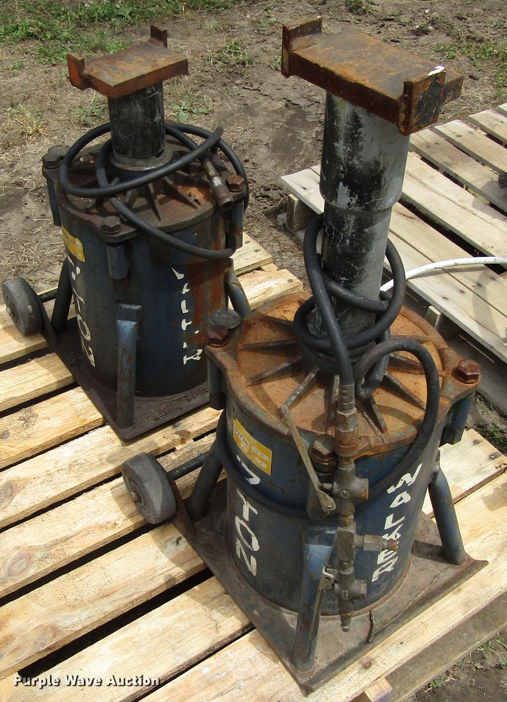 image for item GC9985 (2) Walker air jacks