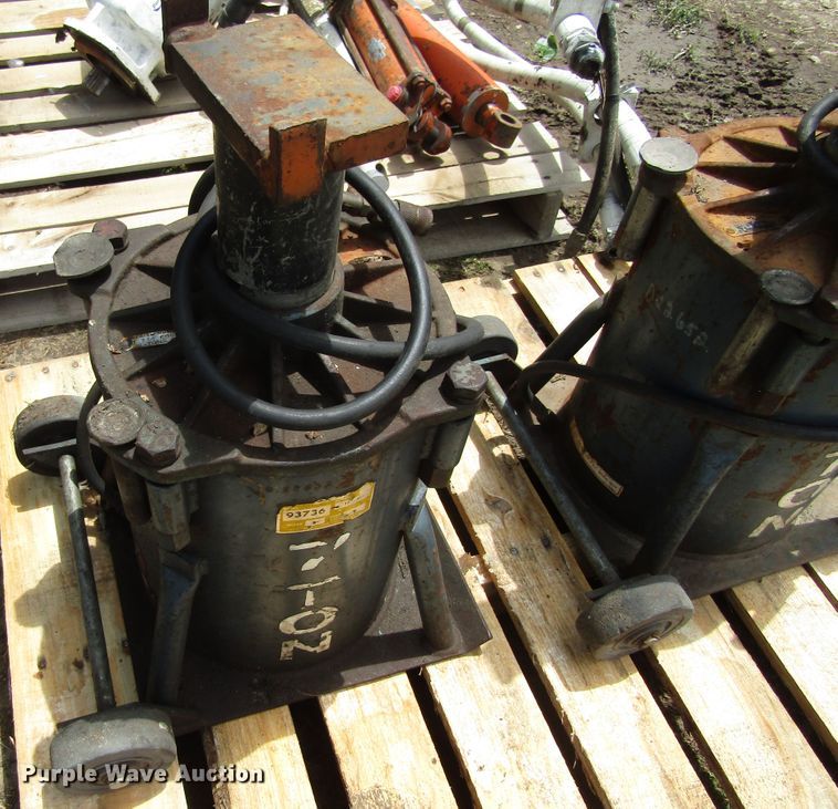 image for item GC9985 (2) Walker air jacks