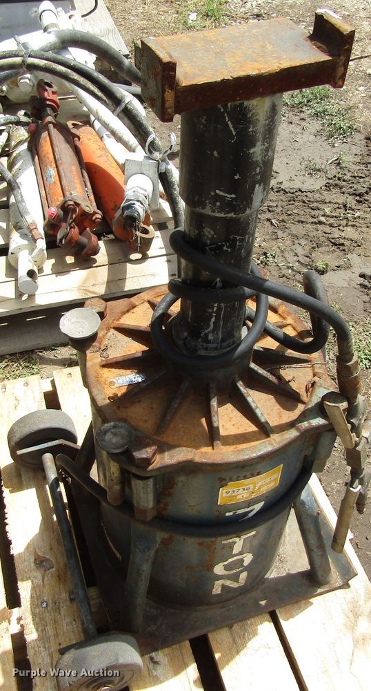 image for item GC9985 (2) Walker air jacks