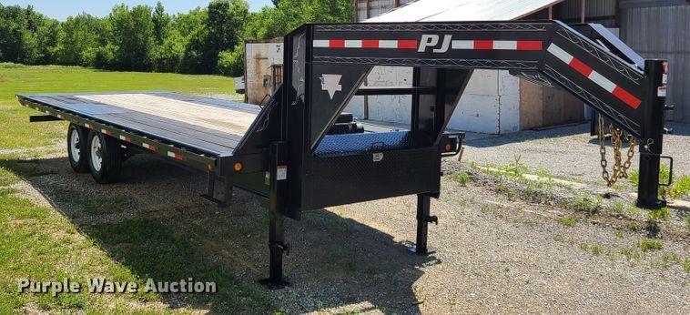image for item GO9438 2018 PJ Trailer  tilt deck equipment trailer
