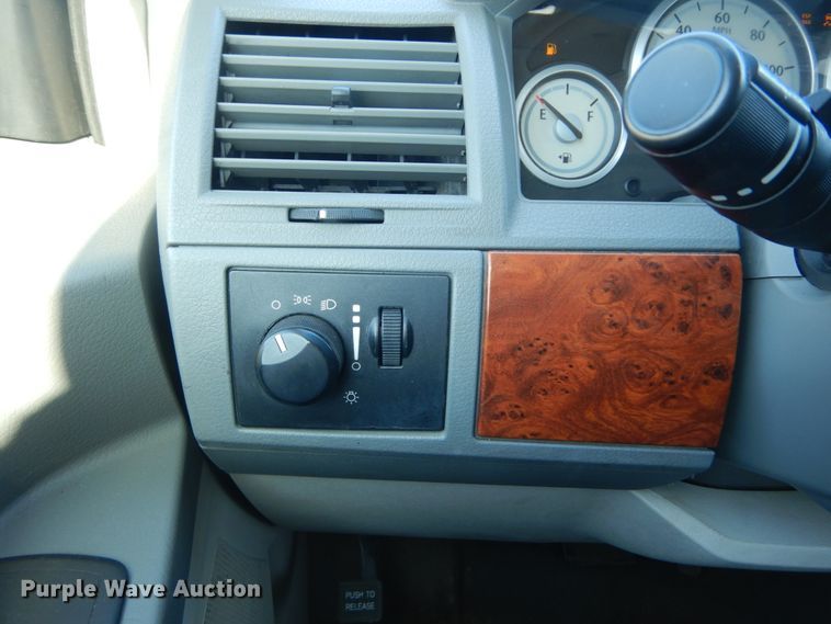 image for item GT9629 2008 Chrysler Town & Country  van