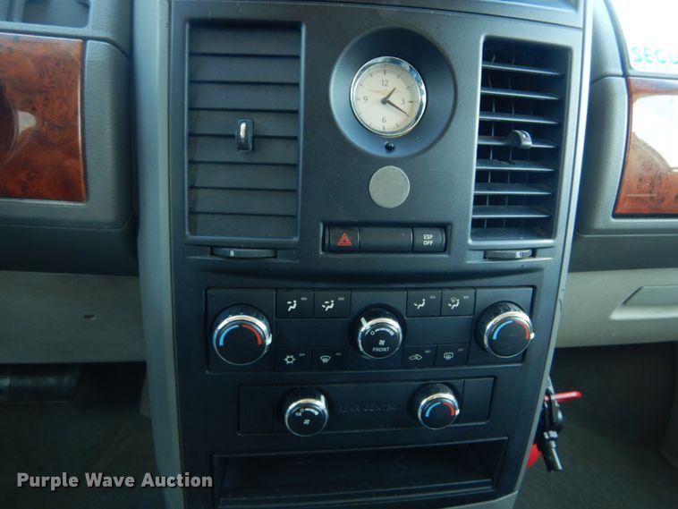 image for item GT9629 2008 Chrysler Town & Country  van