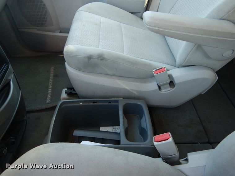 image for item GT9629 2008 Chrysler Town & Country  van