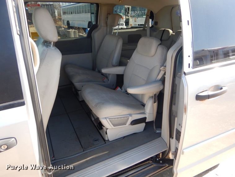 image for item GT9629 2008 Chrysler Town & Country  van
