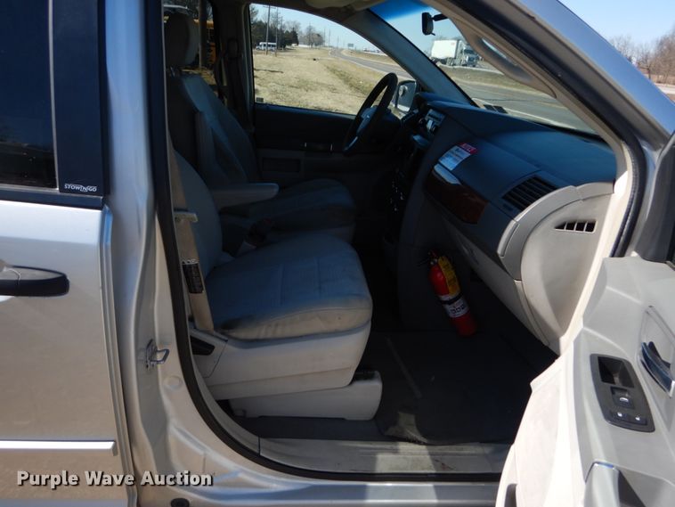 image for item GT9629 2008 Chrysler Town & Country  van