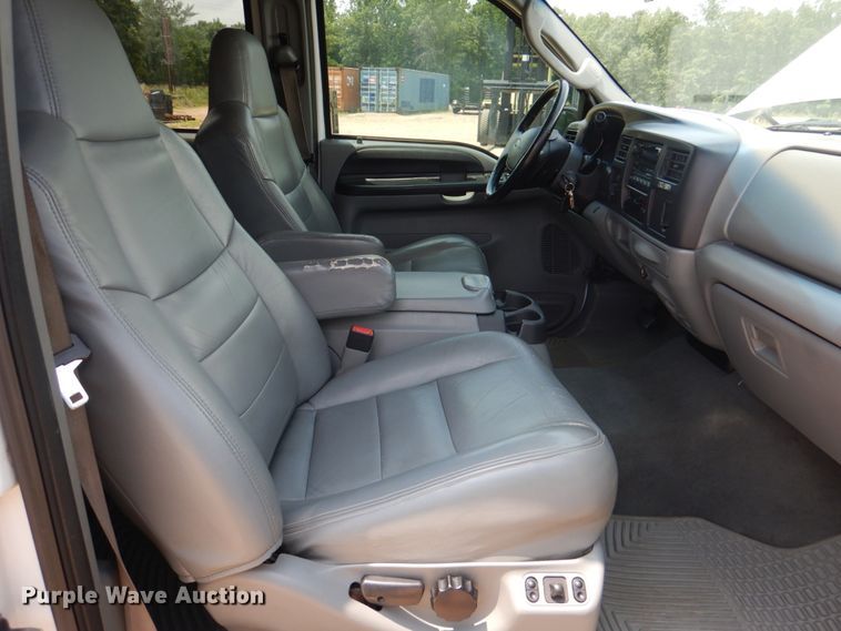 image for item HC9309 2005 Ford Excursion  SUV