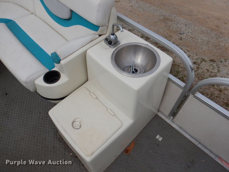 image for item HC9319 2006 Beachcomber  pontoon boat