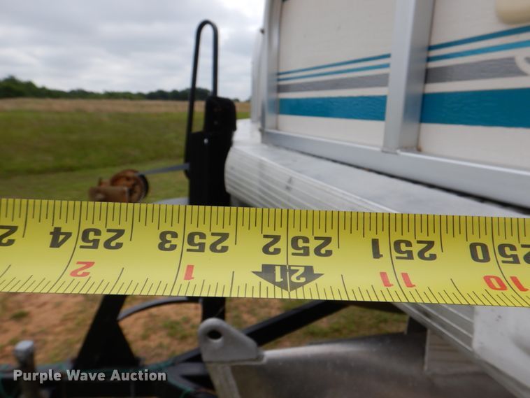 image for item HC9319 2006 Beachcomber  pontoon boat