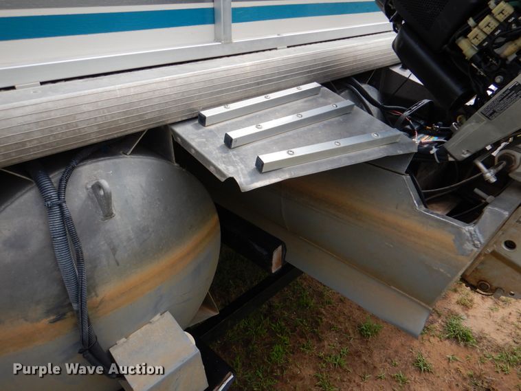 image for item HC9319 2006 Beachcomber  pontoon boat