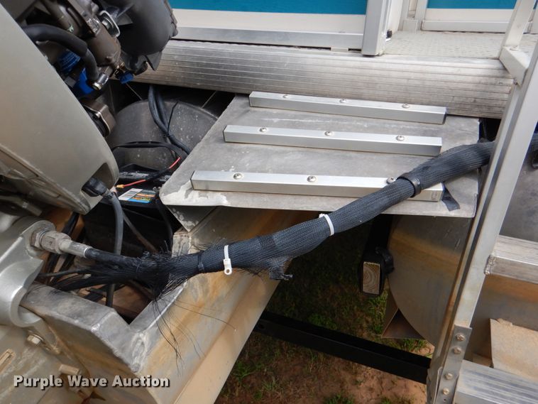 image for item HC9319 2006 Beachcomber  pontoon boat