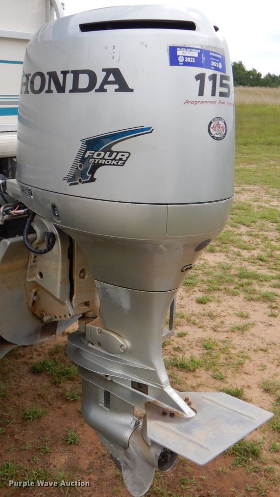 image for item HC9319 2006 Beachcomber  pontoon boat