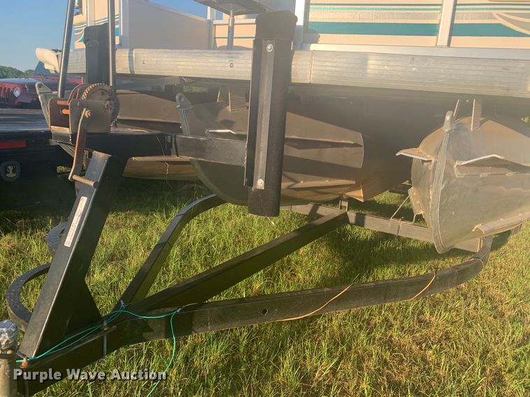 image for item HC9319 2006 Beachcomber  pontoon boat