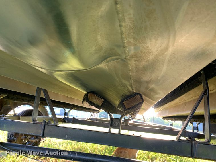 image for item HC9319 2006 Beachcomber  pontoon boat