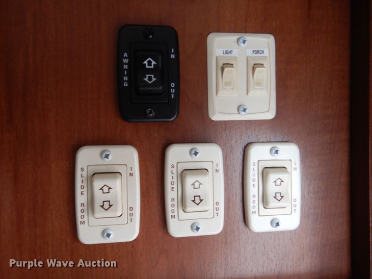 image for item HE9581 2013 Heartland 33TBUD North Trail  camper