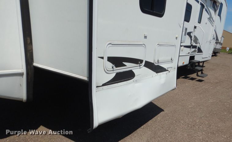 image for item HI9831 2008 Forrest River Cardinal  camper