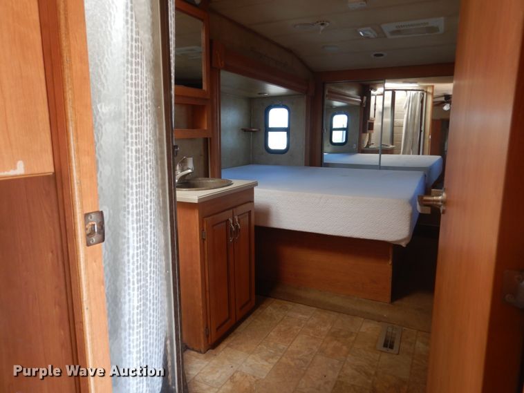 image for item HI9831 2008 Forrest River Cardinal  camper